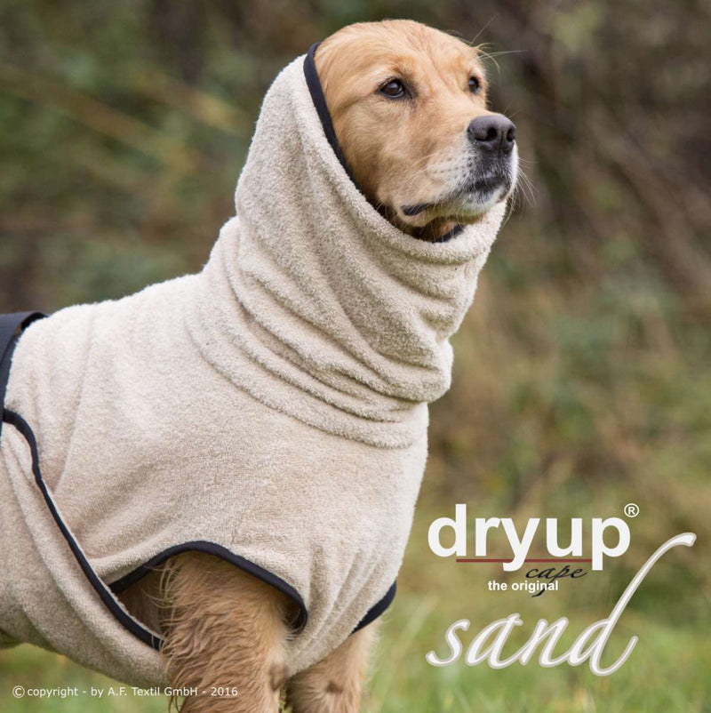 Trocknen Sie den Standard-Hundebademantel Sand ab